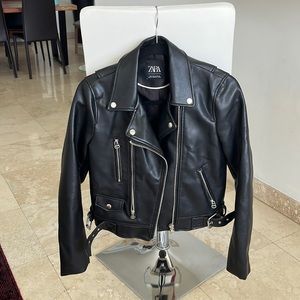 NEVER WORN leather jacket from Zara size M. Super cute looks great on